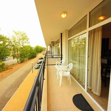 Menada Grand Kamelia Apartmán *